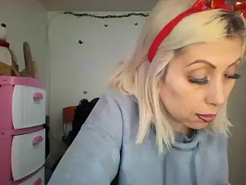 alixia81 online show from December 10, 12:27 pm