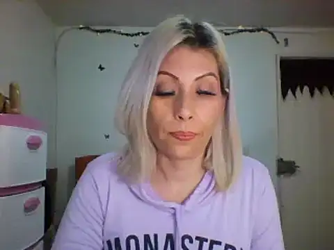 alixia81 online show from January 8, 12:37 pm