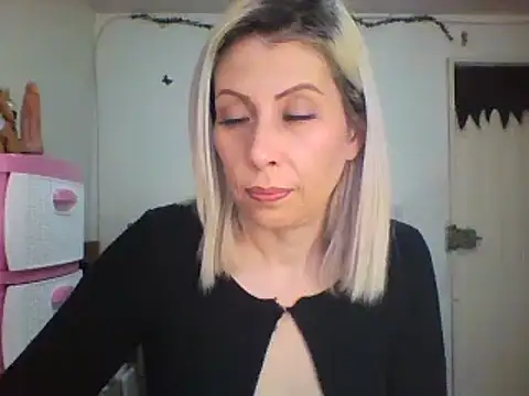 alixia81 online show from February 2, 1:41 pm