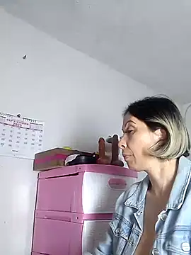 alixia81 online show from September 26, 11:20 pm