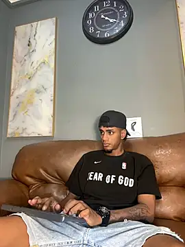 AaronCruz  online show from January 10, 11:08 pm