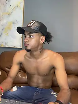 AaronCruz  online show from February 3, 7:31 pm