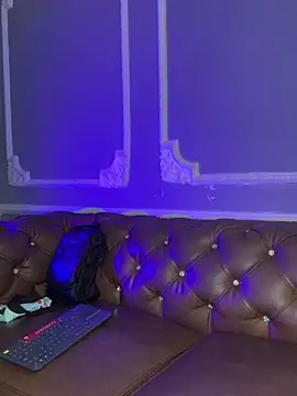 AaronCruz  online show from March 7, 7:16 pm