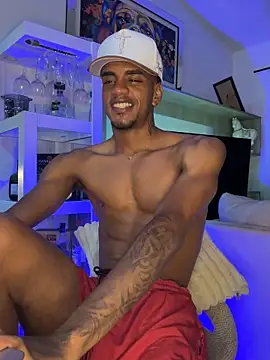 AaronCruz  online show from October 5, 5:28 am