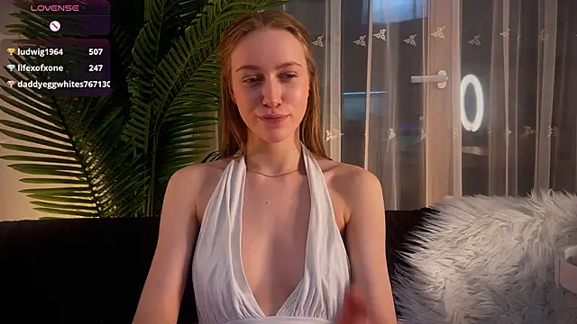 Snapshot of PollyAgata chatting on February 19, 1:40 am PollyAgata online show from February 19, 1:40 am