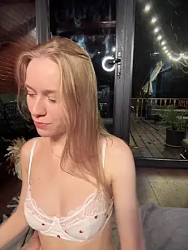 Snapshot of PollyAgata chatting on December 3, 1:46 am PollyAgata online show from December 3, 1:46 am