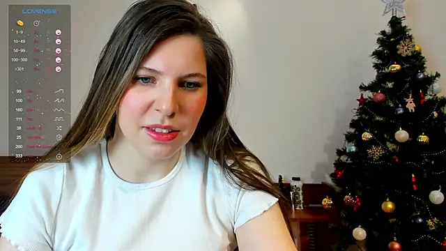 Snapshot of Annie_aww chatting on December 15, 7:42 pm Annie aww online show from December 15, 7:42 pm