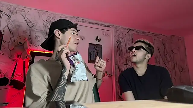 Snapshot of Saturno_v chatting on February 6, 7:13 am Saturno v online show from February 6, 7:13 am