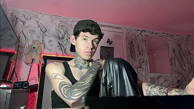 Snapshot of Saturno_v chatting on February 7, 10:20 pm Saturno v online show from February 7, 10:20 pm