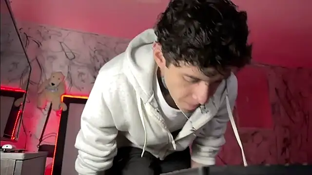 Snapshot of Saturno_v chatting on February 14, 11:21 am Saturno v online show from February 14, 11:21 am