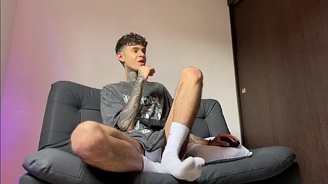 Snapshot of Saturno_v chatting on March 11, 10:29 am Saturno v online show from March 11, 10:29 am