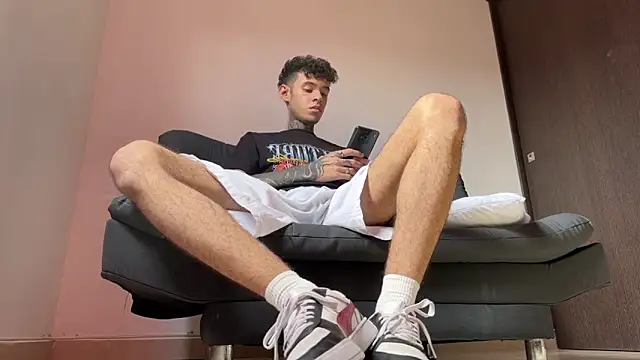 Snapshot of Saturno_v chatting on March 12, 1:19 pm Saturno v online show from March 12, 1:19 pm