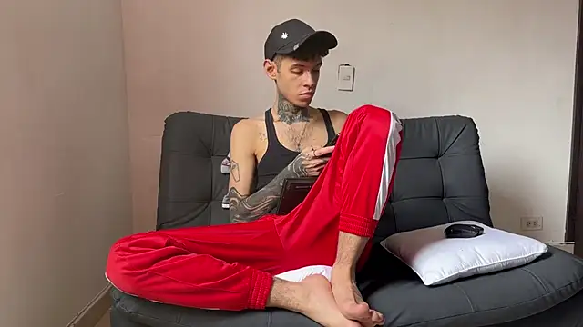 Snapshot of Saturno_v chatting on March 13, 10:26 am Saturno v online show from March 13, 10:26 am