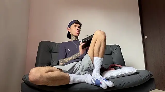 Snapshot of Saturno_v chatting on March 15, 8:04 am Saturno v online show from March 15, 8:04 am