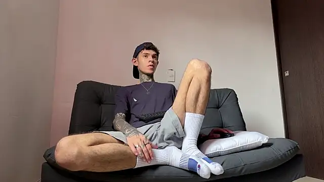 Snapshot of Saturno_v chatting on March 18, 10:36 am Saturno v online show from March 18, 10:36 am