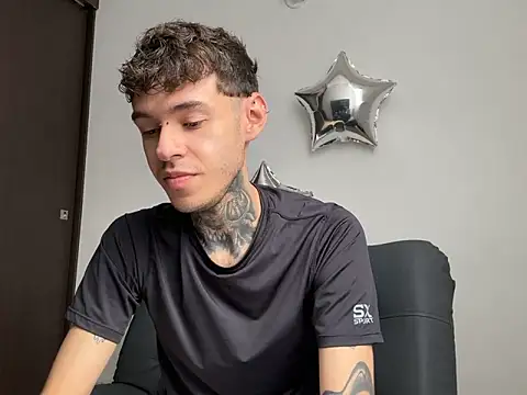 Snapshot of Saturno_v chatting on September 15, 8:42 pm Saturno v online show from September 15, 8:42 pm