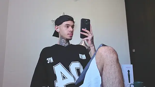 Snapshot of Saturno_v chatting on September 20, 10:05 am Saturno v online show from September 20, 10:05 am