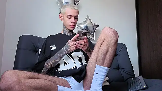 Snapshot of Saturno_v chatting on September 27, 3:39 pm Saturno v online show from September 27, 3:39 pm