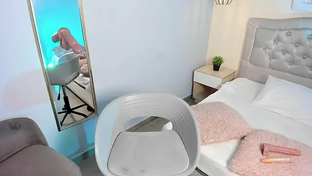 escarleth   online show from October 7, 12:57 pm