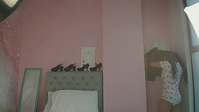 Snapshot of soyzarahtorres chatting on January 12, 11:04 pm soyzarahtorres online show from January 12, 11:04 pm