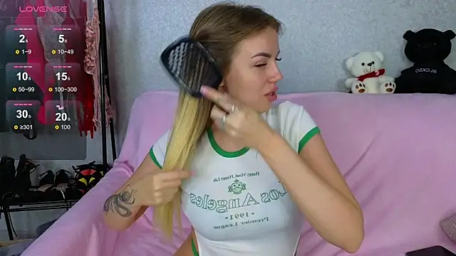 EmilyRobbie online show from February 10, 12:41 am