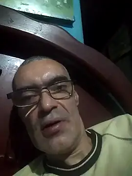 Snapshot of hugosafado333 chatting on December 18, 5:15 am hugosafado333 online show from December 18, 5:15 am