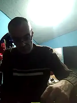 Snapshot of hugosafado333 chatting on December 21, 7:35 am hugosafado333 online show from December 21, 7:35 am