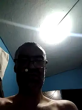 Snapshot of hugosafado333 chatting on January 9, 3:36 am hugosafado333 online show from January 9, 3:36 am