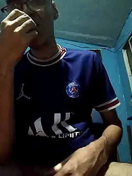 Snapshot of hugosafado333 chatting on February 2, 8:13 am hugosafado333 online show from February 2, 8:13 am