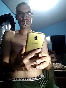 Snapshot of hugosafado333 chatting on February 10, 5:58 am hugosafado333 online show from February 10, 5:58 am