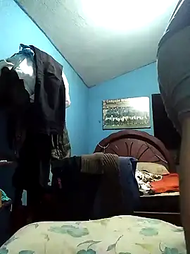 Snapshot of hugosafado333 chatting on February 13, 3:18 am hugosafado333 online show from February 13, 3:18 am