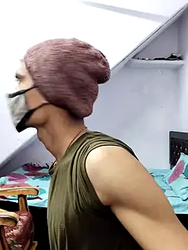 Snapshot of Habibi_big_b chatting on December 20, 3:25 am Habibi big b online show from December 20, 3:25 am