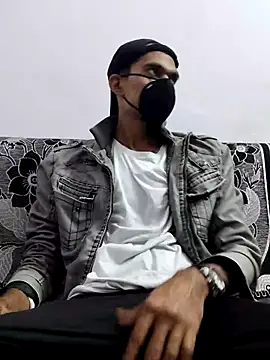 Snapshot of Habibi_big_b chatting on February 10, 5:52 pm Habibi big b online show from February 10, 5:52 pm