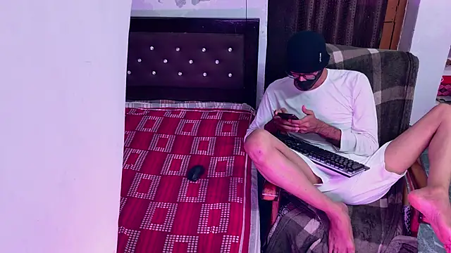 Snapshot of Habibi_big_b chatting on October 16, 6:31 pm Habibi big b online show from October 16, 6:31 pm