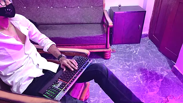 Snapshot of Habibi_big_b chatting on October 23, 6:06 pm Habibi big b online show from October 23, 6:06 pm