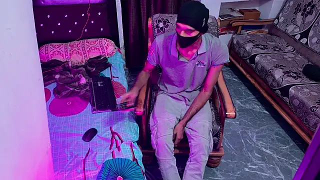 Snapshot of Habibi_big_b chatting on November 3, 8:15 am Habibi big b online show from November 3, 8:15 am