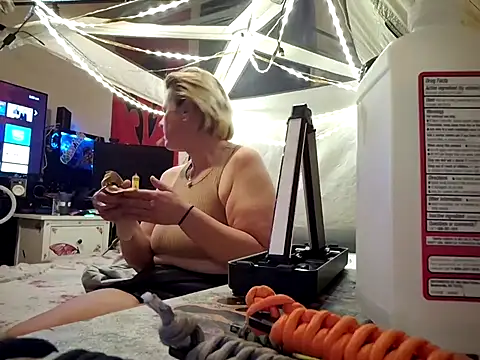 lit702 online show from October 16, 8:59 am