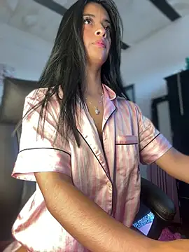 Laura fernandezII online show from February 12, 2:21 pm