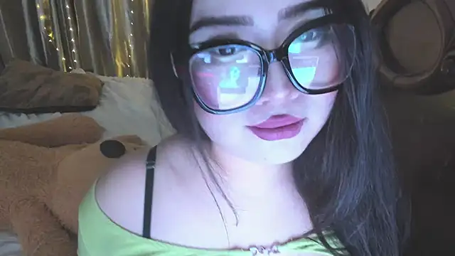 Snapshot of cutie_sakura chatting on December 23, 2:17 pm cutie sakura online show from December 23, 2:17 pm