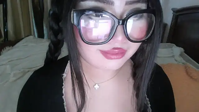 Snapshot of cutie_sakura chatting on March 1, 4:44 pm cutie sakura online show from March 1, 4:44 pm