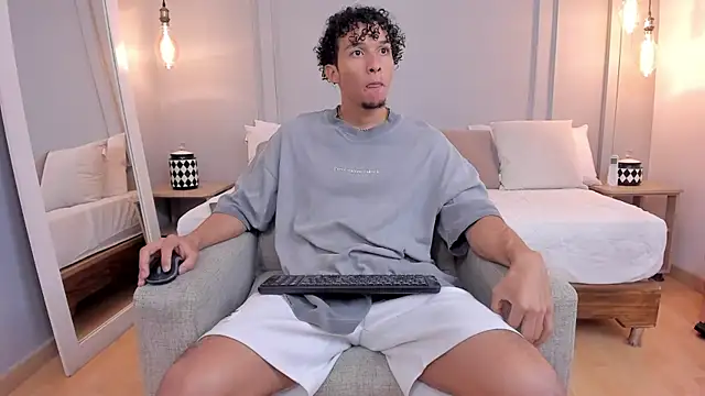 Dominick star online show from October 31, 4:02 am