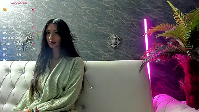 moona ray online show from September 18, 7:27 pm