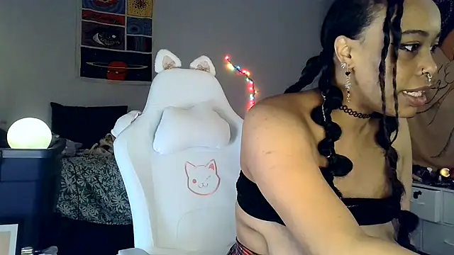 Snapshot of loveluna8 chatting on February 3, 9:41 am loveluna8 online show from February 3, 9:41 am