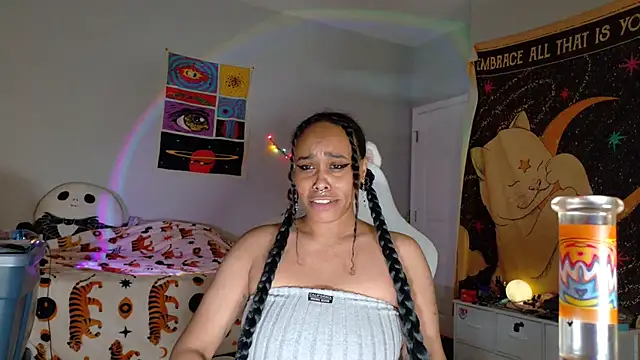 Snapshot of loveluna8 chatting on February 8, 8:32 pm loveluna8 online show from February 8, 8:32 pm