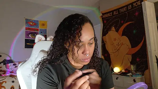 Snapshot of loveluna8 chatting on February 10, 9:47 am loveluna8 online show from February 10, 9:47 am