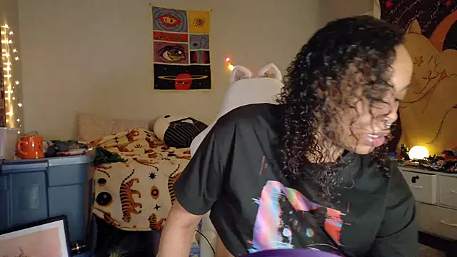 Snapshot of loveluna8 chatting on February 13, 12:43 pm loveluna8 online show from February 13, 12:43 pm