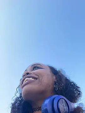 Snapshot of loveluna8 chatting on February 25, 8:41 pm loveluna8 online show from February 25, 8:41 pm