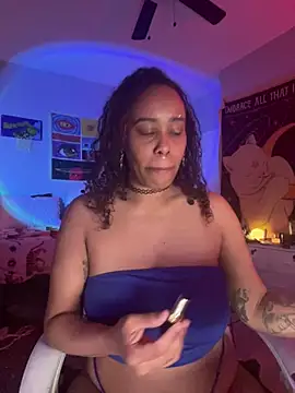 Snapshot of loveluna8 chatting on March 2, 11:18 am loveluna8 online show from March 2, 11:18 am