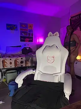 Snapshot of loveluna8 chatting on March 15, 8:37 am loveluna8 online show from March 15, 8:37 am