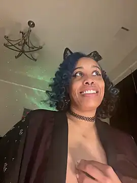 Snapshot of loveluna8 chatting on October 14, 9:43 am loveluna8 online show from October 14, 9:43 am